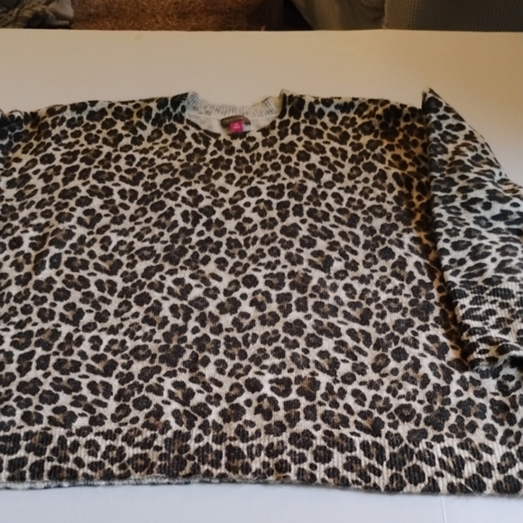 Excellent Condition Vince Camuto XL Leopard Print Fuzzy Sweater - Picture 1 of 4